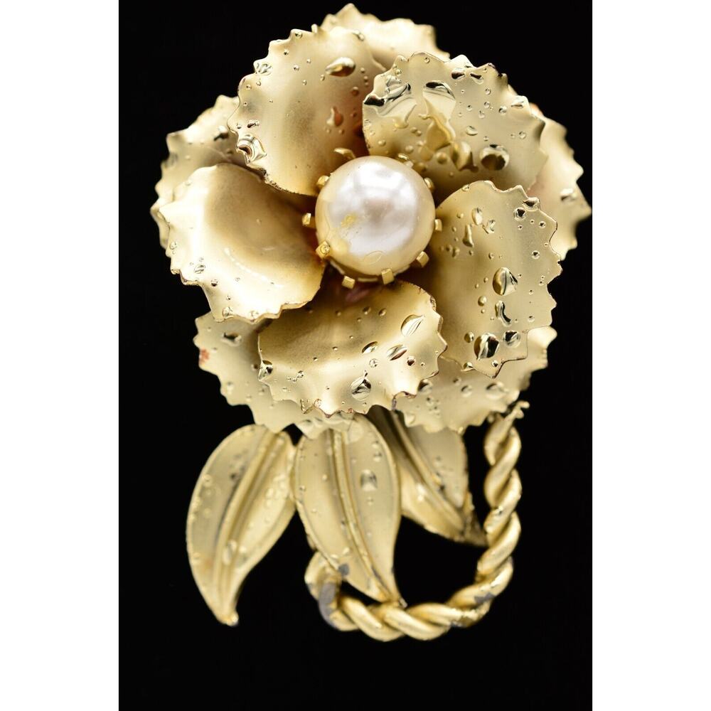 Vintage Flower Pin Brooch Brushed Gold Wet Effect Faux Pearl 3D Chunky Bin5A